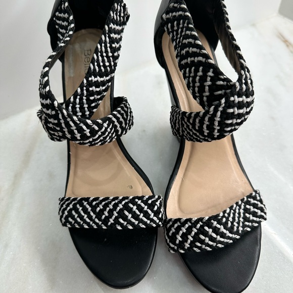Black and white wedges size 9 - Picture 6 of 6